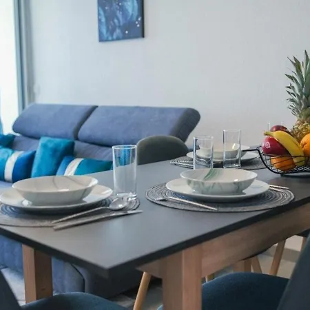 Le Prestigieux Acces Direct Port Et *